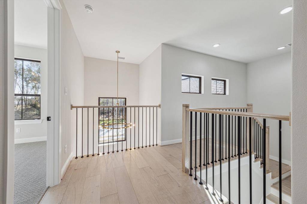 2nd Floor Landing