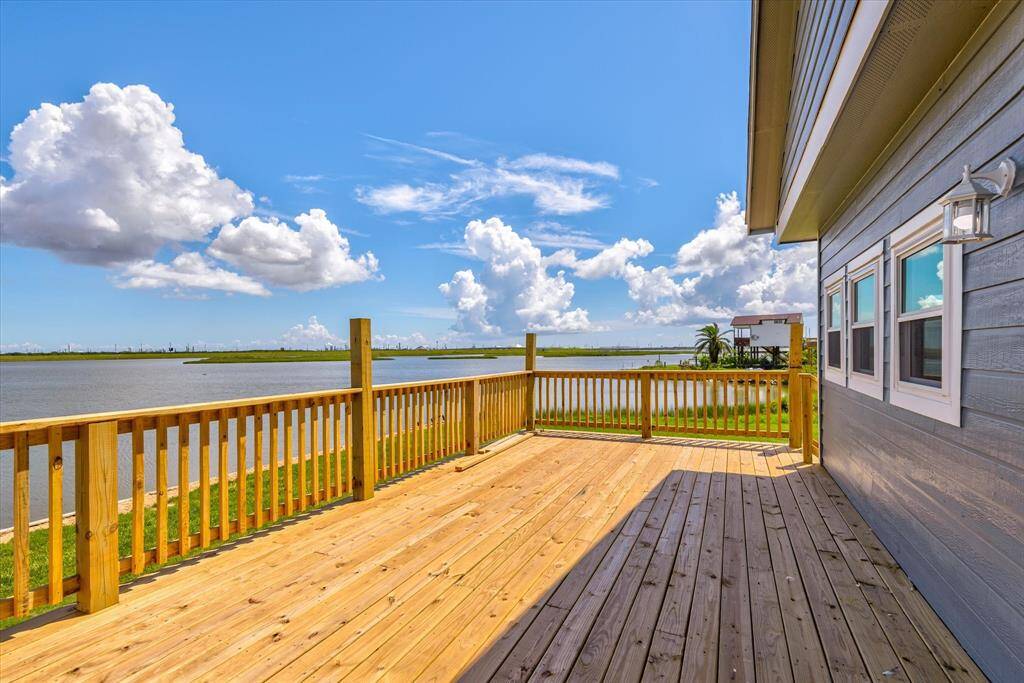 Check out these views!! Deck large enough to party on!
