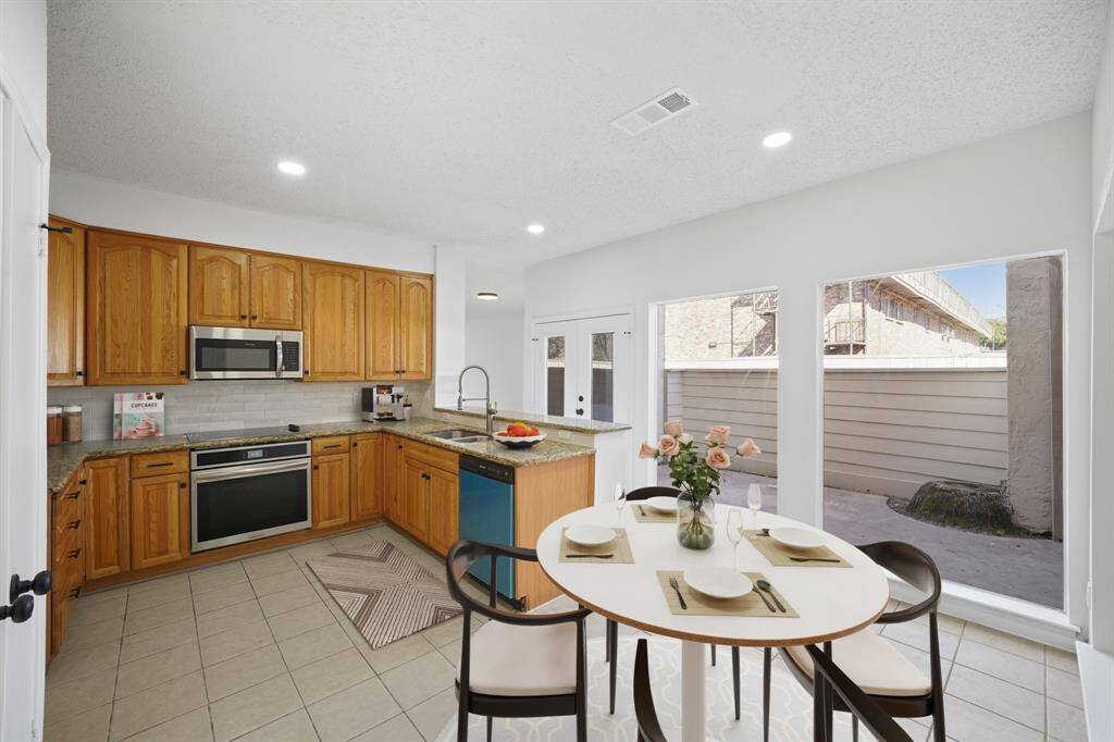 Virtually Staged: This charming breakfast area is perfectly incorporated and is a great place for your morning coffee. This room has large windows and grants direct access to the sitting area in the first floor.