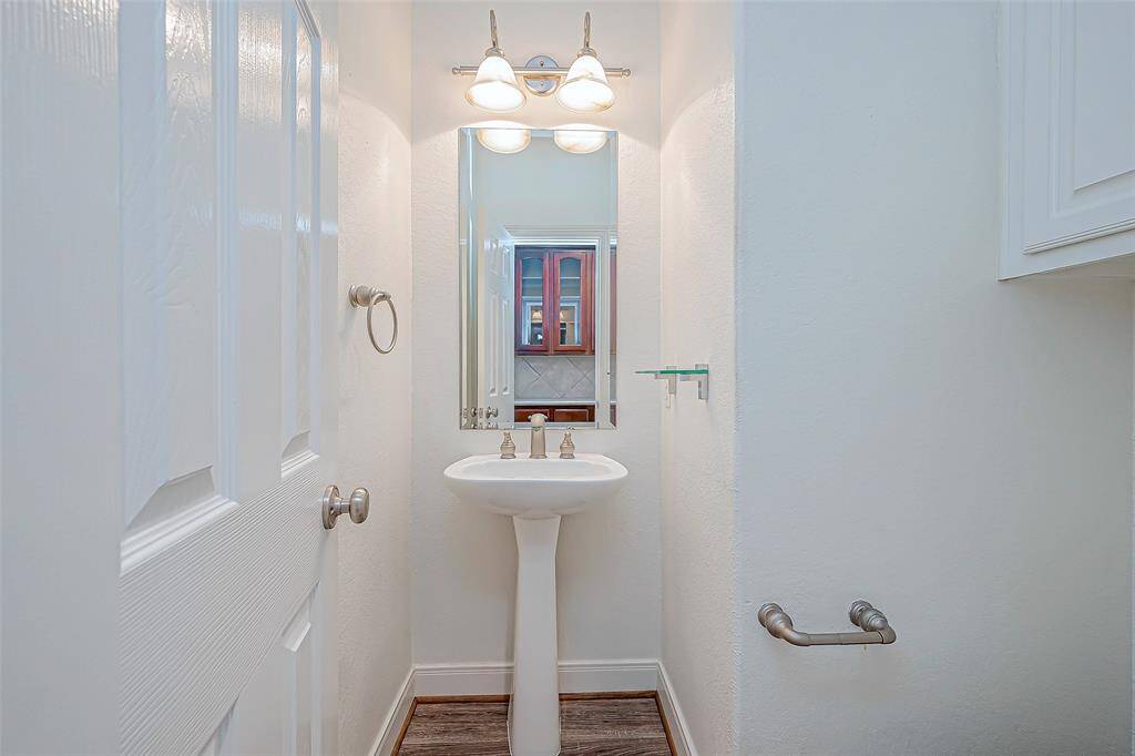 1/2 bath 1st floor