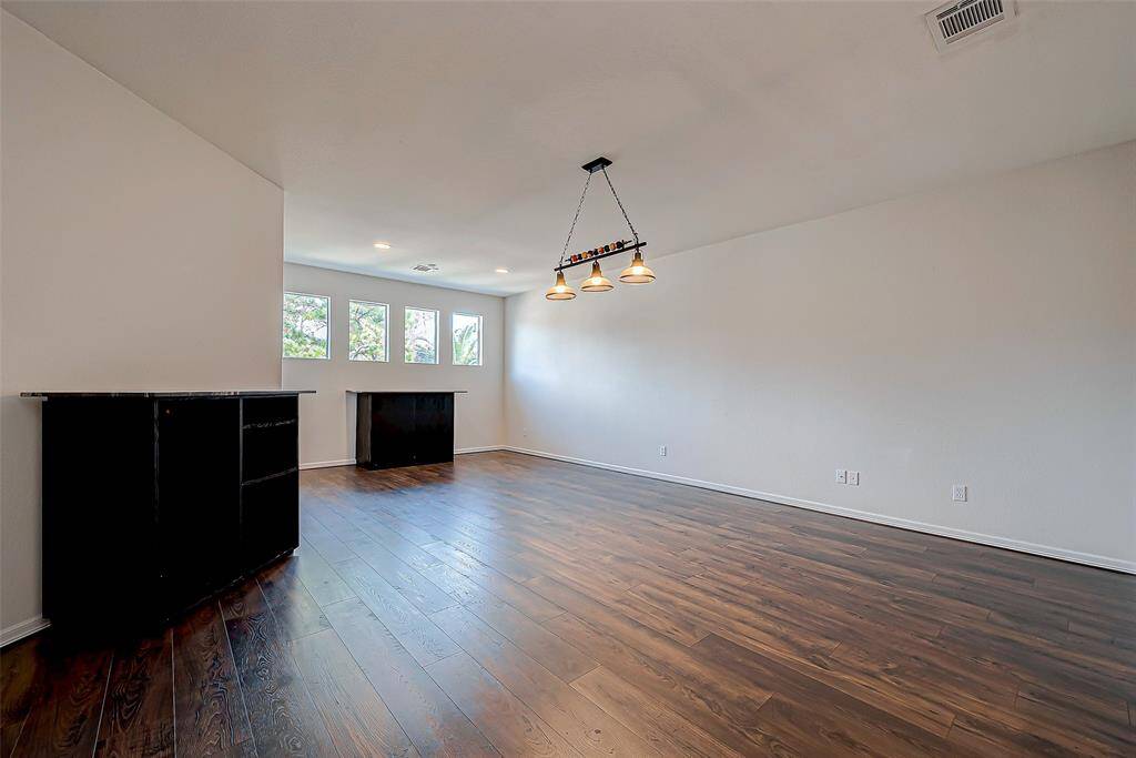 Large gameroom upstairs