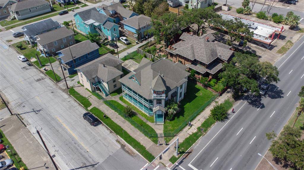 This versatile property is completely fenced with wrought iron fencing and a 16 foot sliding gate.