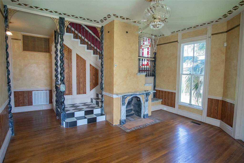 The sparkling hardwoods, floor to ceiling windows, detailed molding and impressive stained glass throughout this home are spectacular!