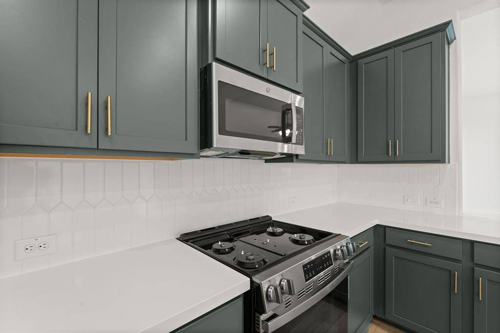 This kitchen is not only a functional space but also has ample storage. Whether you're a seasoned chef or just love to gather and enjoy good food, this kitchen is a dream come true.
