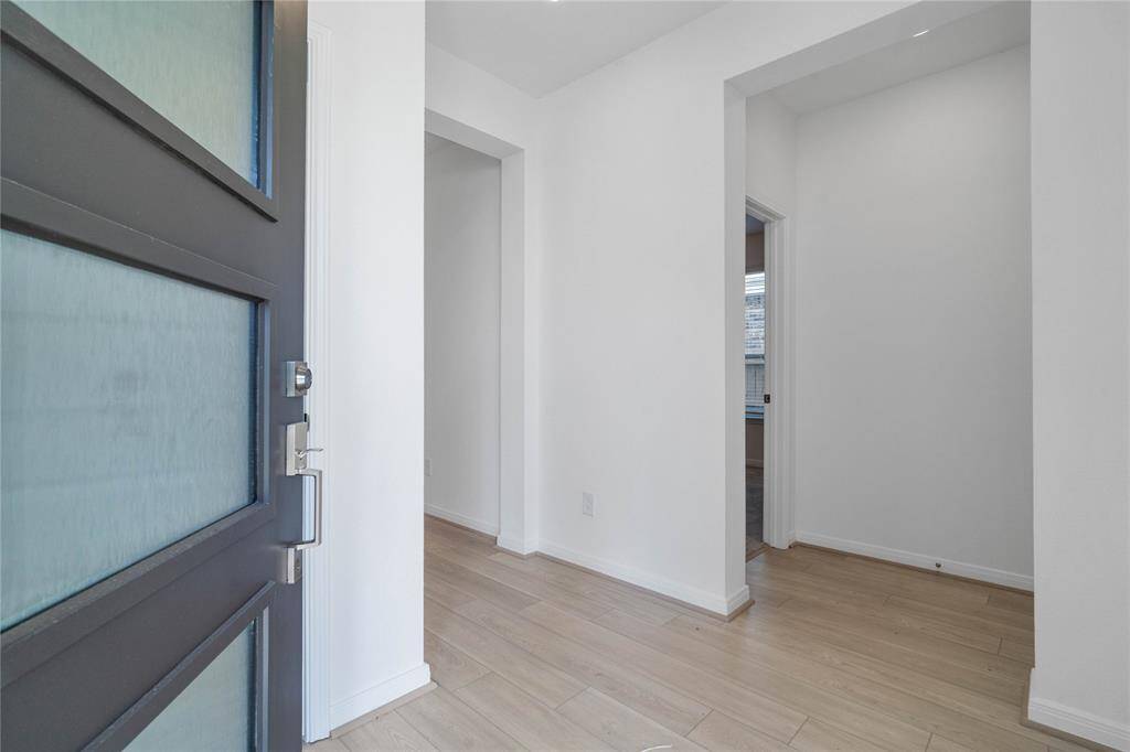 Welcome inside 2861 Shimmer Edge. You are greeted in this spacious entryway with the vinyl plank flooring, custom pain, and recessed lighting.