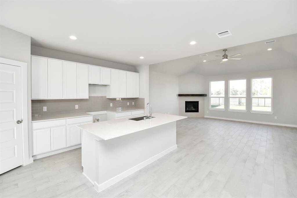 All this opens up to the expansive family room, creating a perfect hub forgatherings.