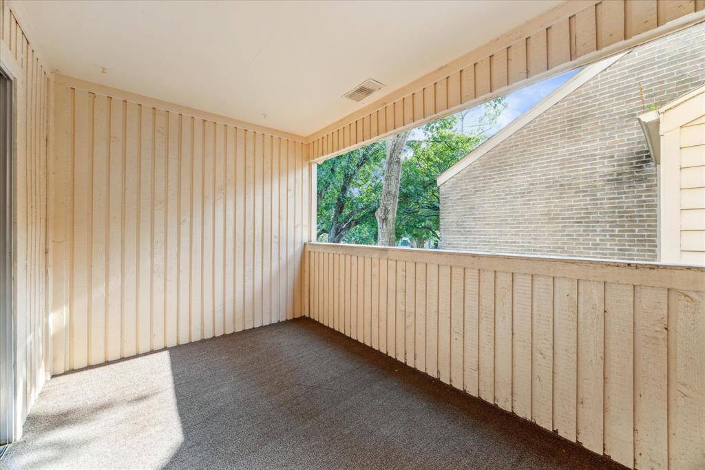 This oversized Family Room is perfect for relaxing and entertaining! (Virtually staged)