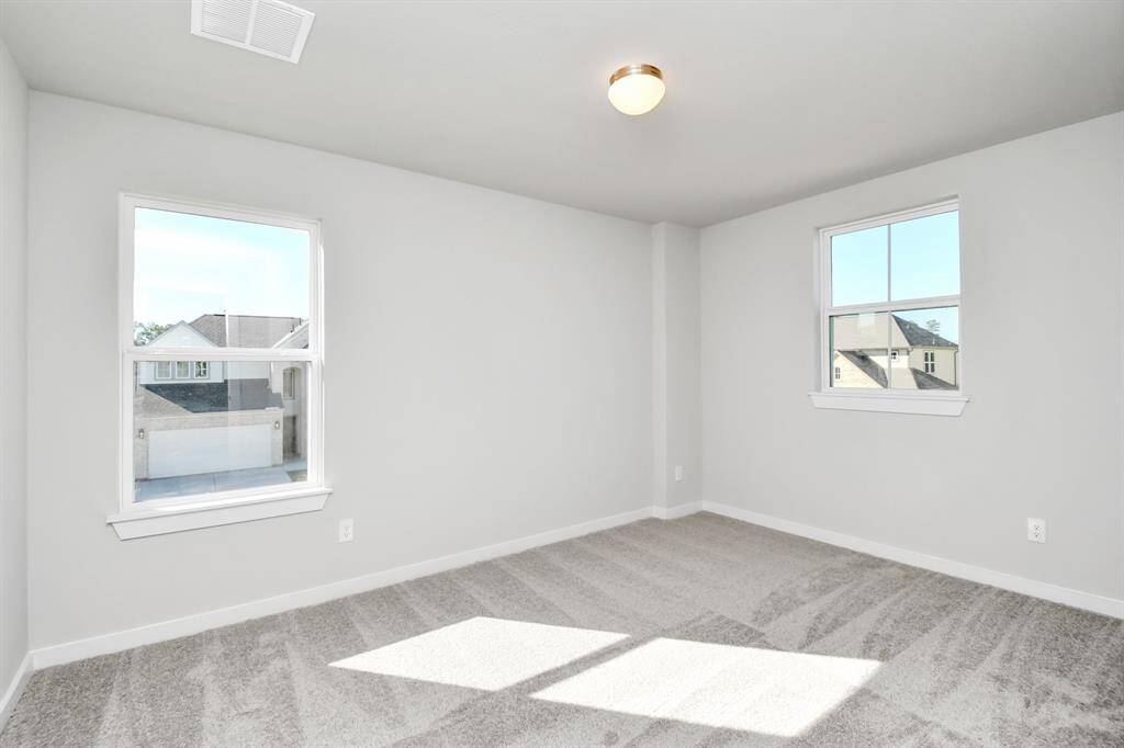 Another view of the secondary bedroom!