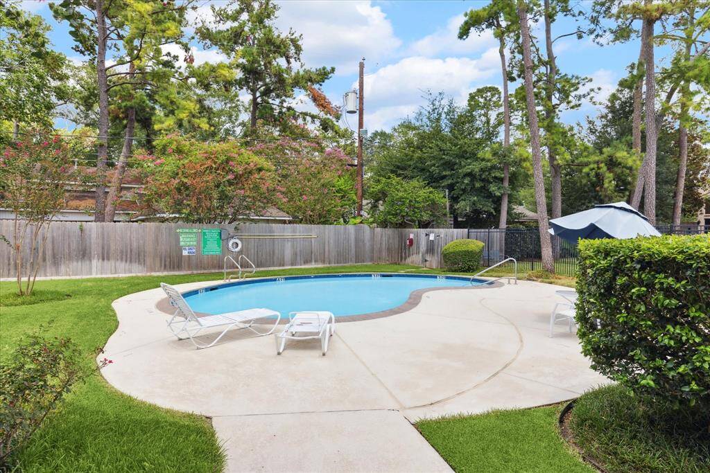 The courtyard is a perfect spot to entertain.  Permeable Brick pavers along with French drains ensure no standing water after a Houston rain!