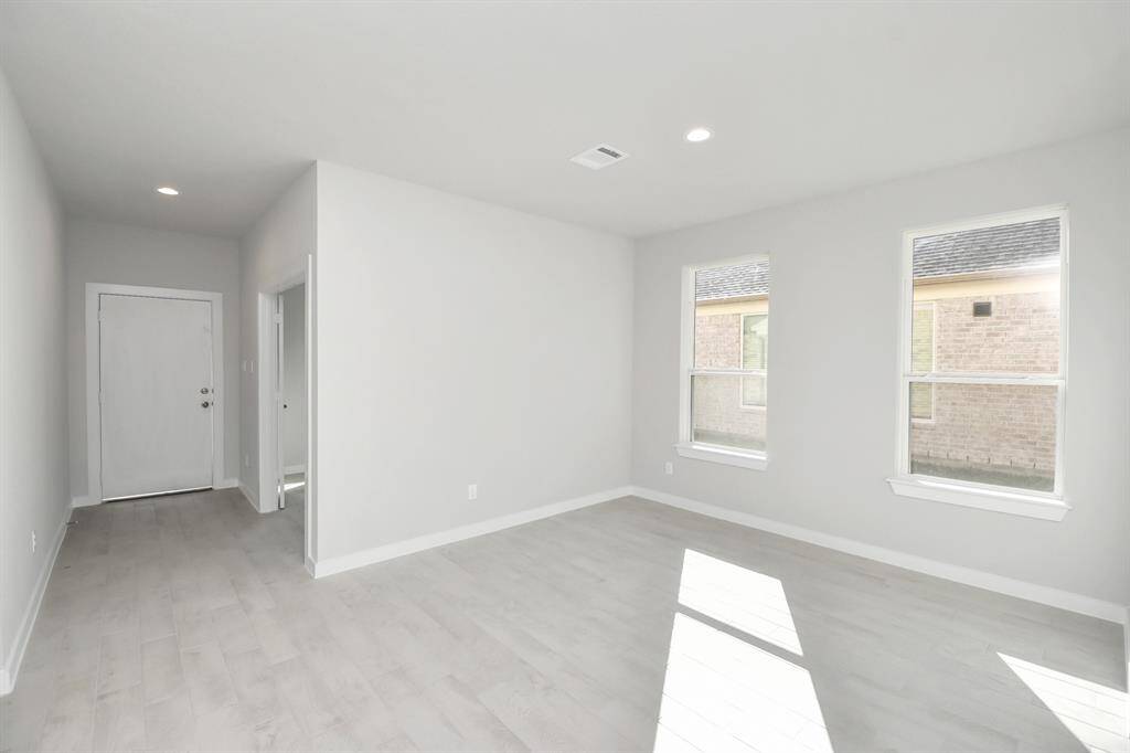 Take another look at this beautiful dining area!