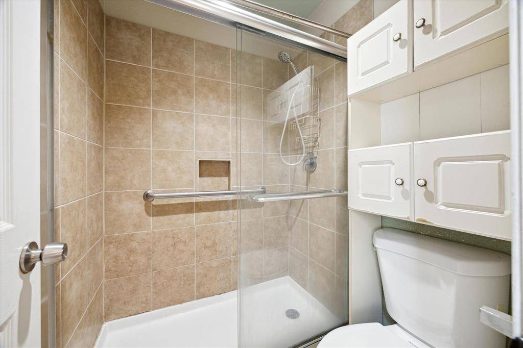 Walk in shower in the primary.