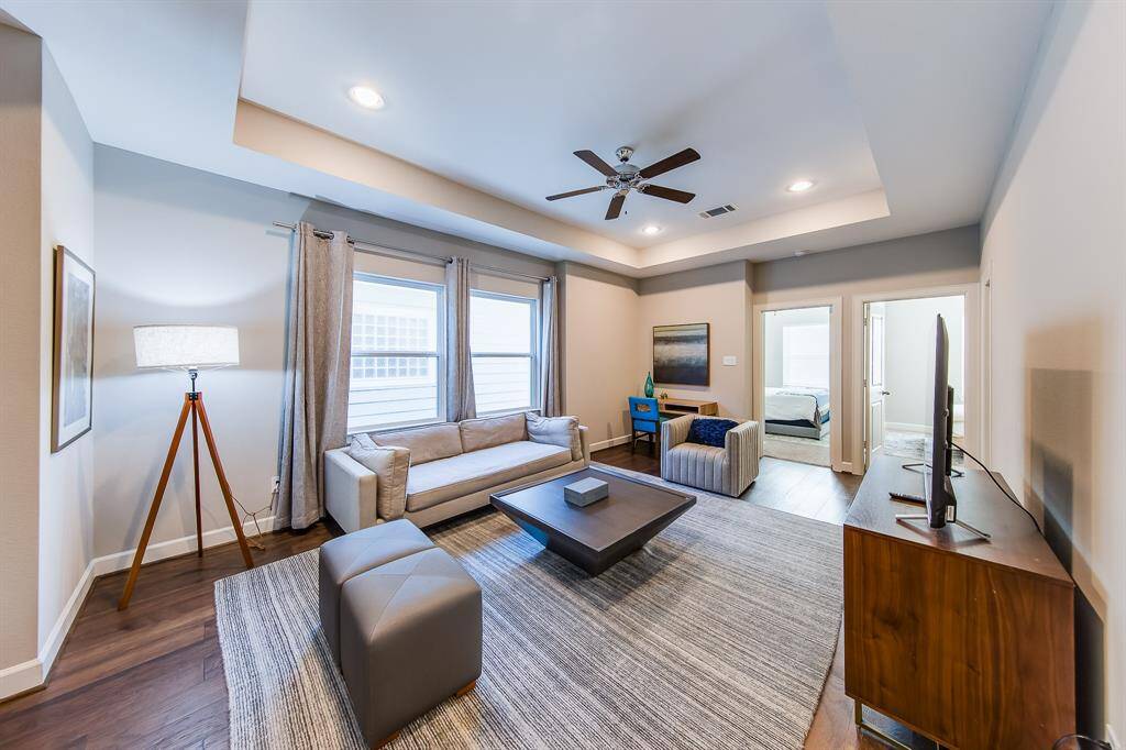 2nd floor Extra space, perfect for home office, gaming area, 2nd living area