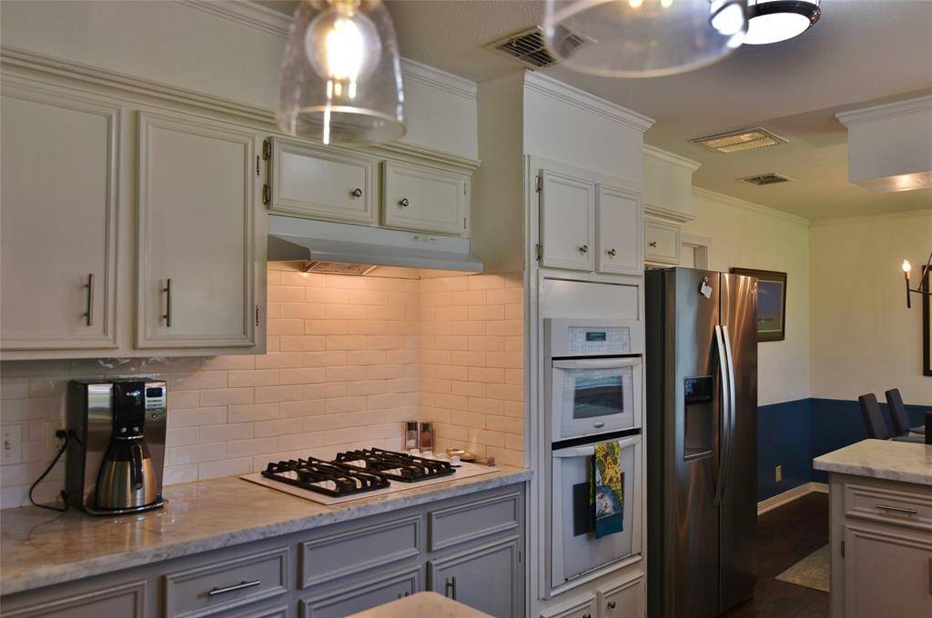 Gas cooktop, electric oven, and built-in microwave....