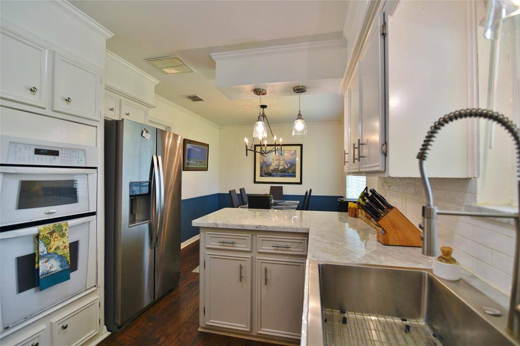 Stainless steel farmhouse sink and updated facet with sprayer....
