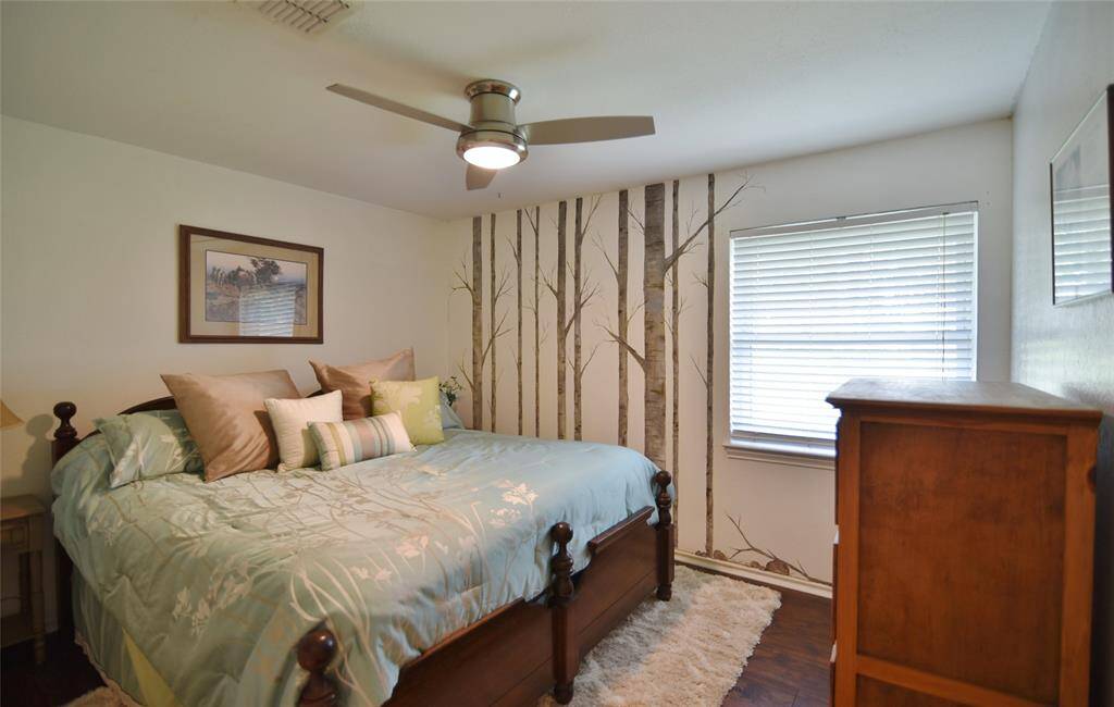 The third bedroom with lighted fan, and a mural hand painted on the wall....