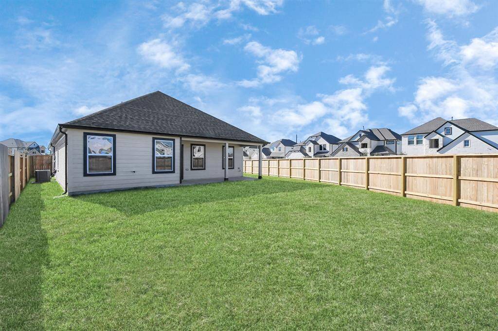 Come and see this spacious backyard with its beautiful covered patio. There is plenty ofroom for the kids to play and adults to relax. Perfect for your outdoor living space, patiofurniture, bbq pit, and so much more. The possibilities are endless!
