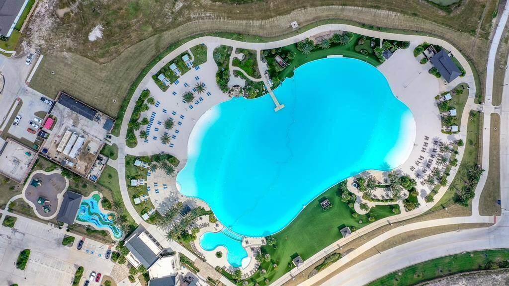 Welcome to Balmoral, master planned community. Come experience the Lagoon Life