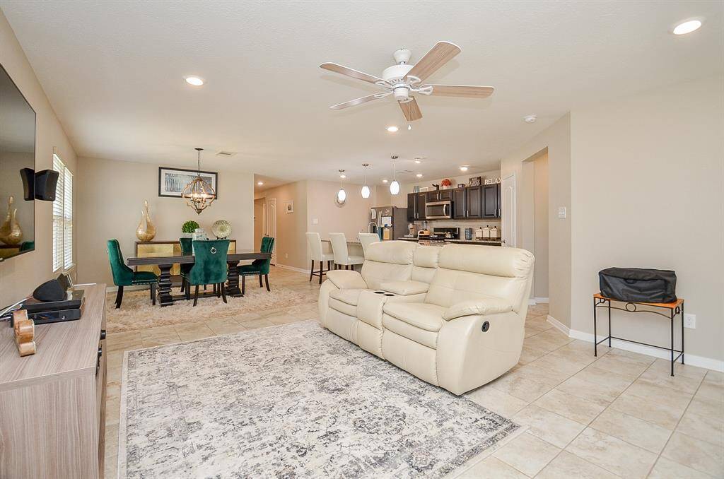 Open concept family room with kitchen, ideal for gatherings