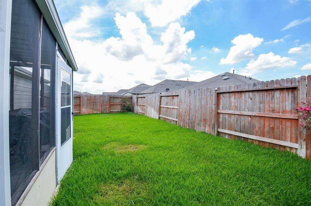 Great, fenced back yard.
