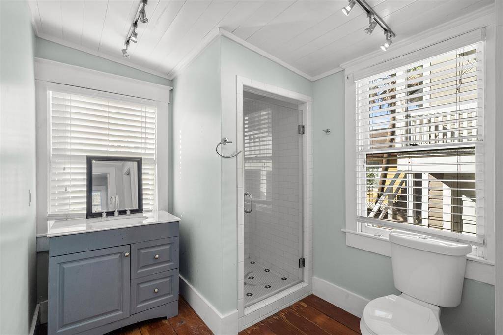 Bathroom room with stand up shower