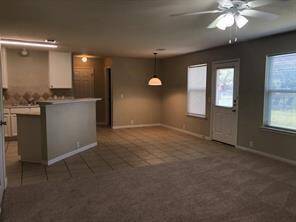 Family room - breakfast area