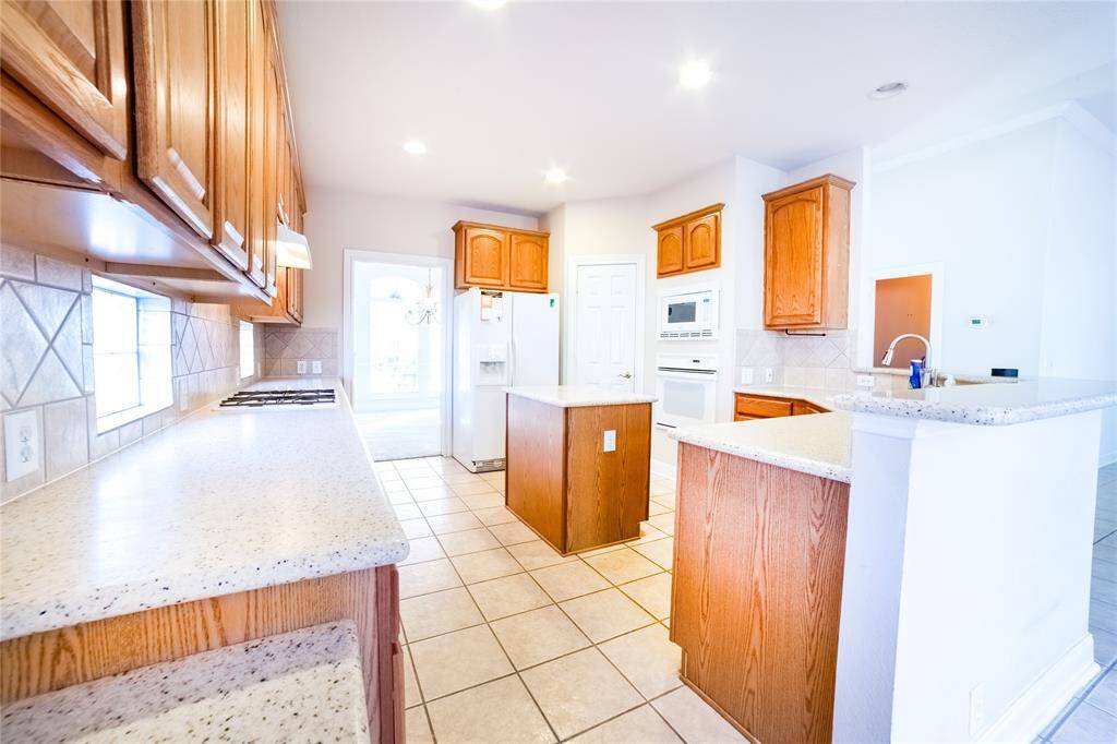 SO MUCH counter space!