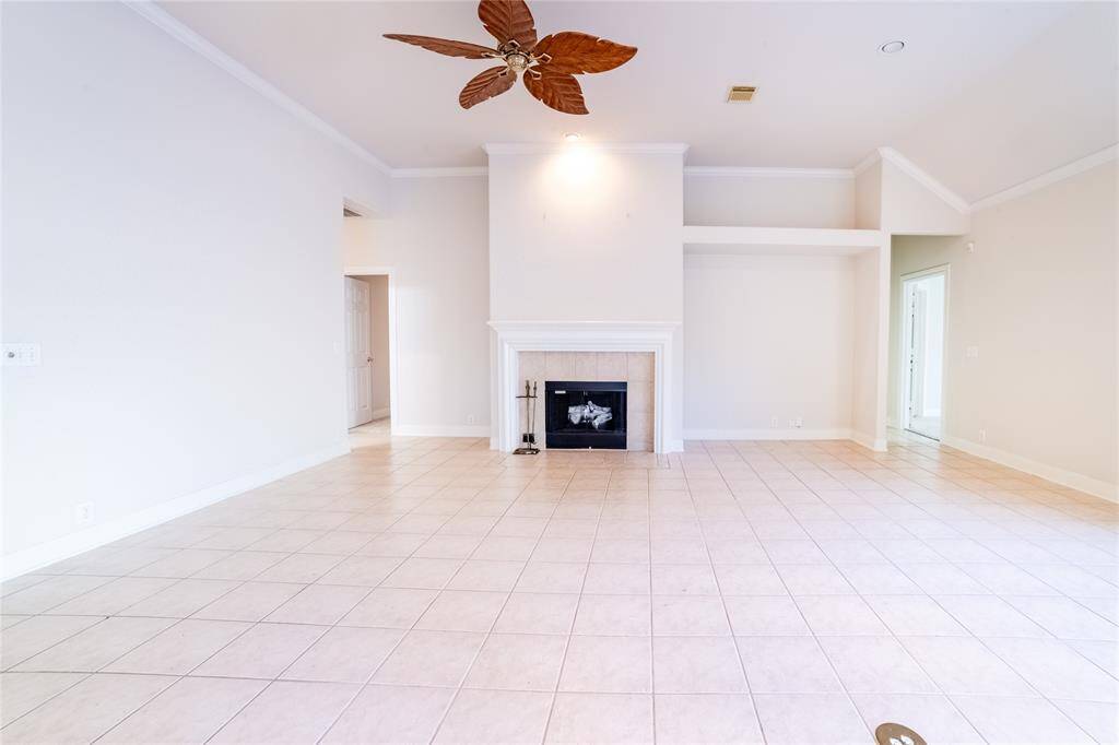 Spacious living room