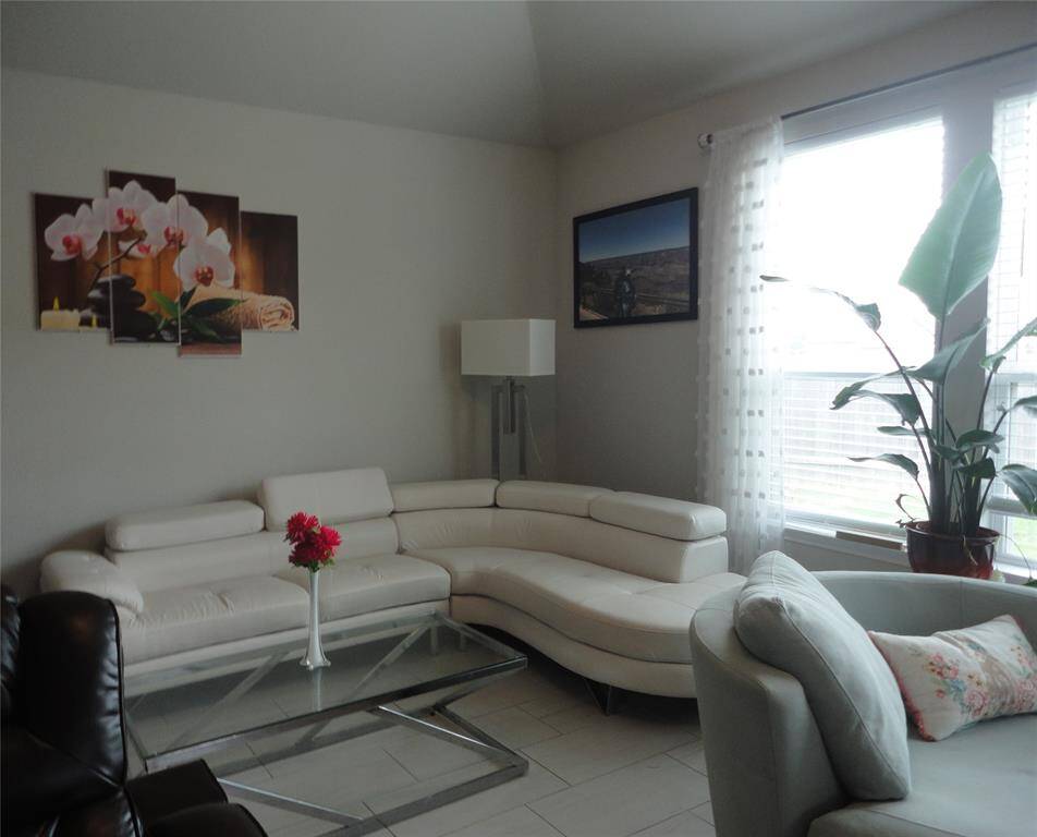 Here is another arrangement of the family room.
