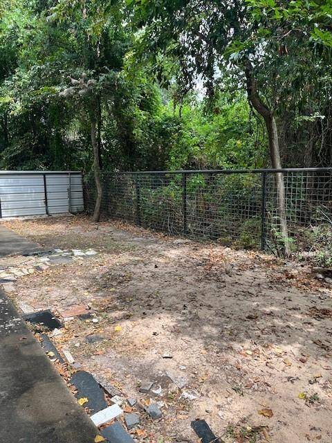 Back yard available to all tenants