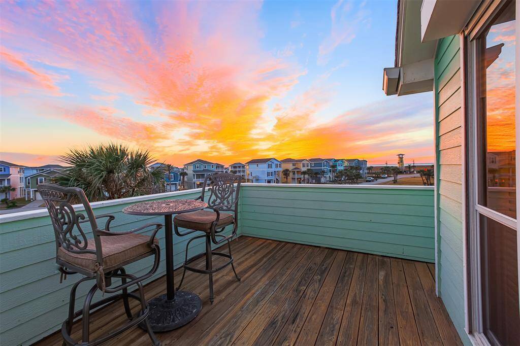 From the amazing view to the dip in the ocean is just 2 minutes of walking.