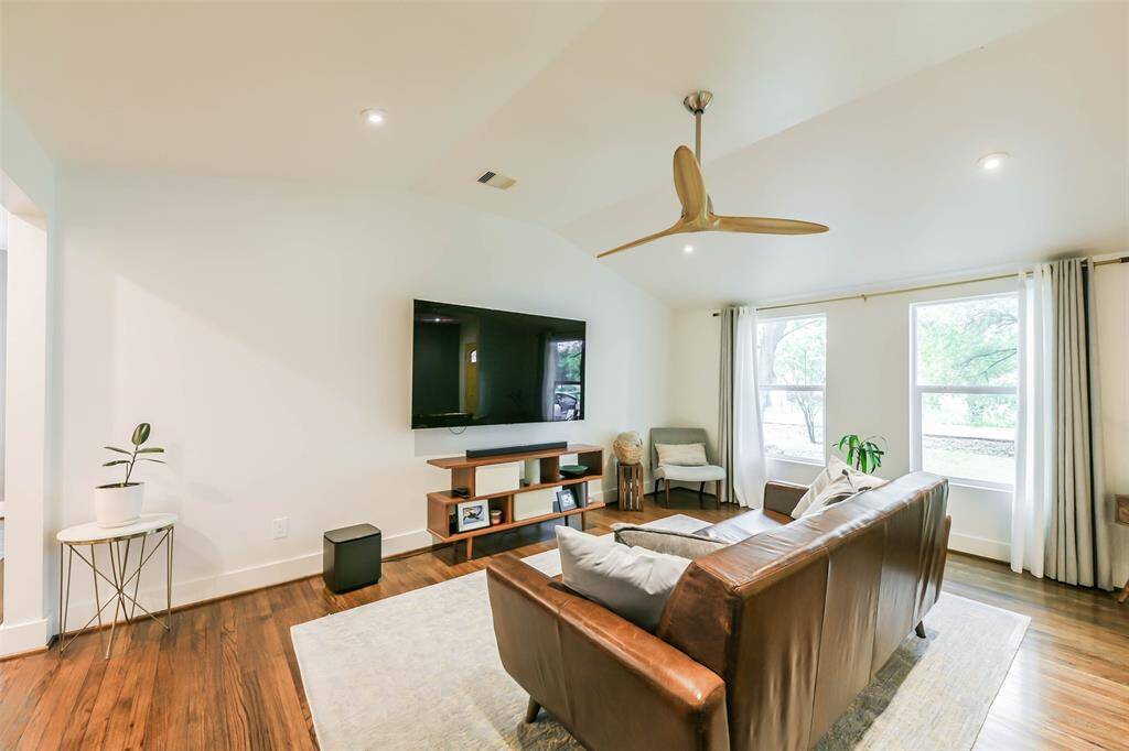 3/4 inch solid hardwood floors in entire house.