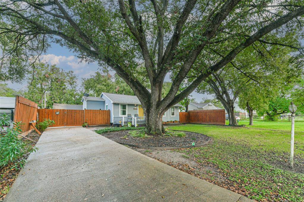 Peaceful Setting: Nestled in a tranquil location, this farmhouse provides a peaceful escape from the hustle and bustle of city life, yet remains conveniently close to local amenities.