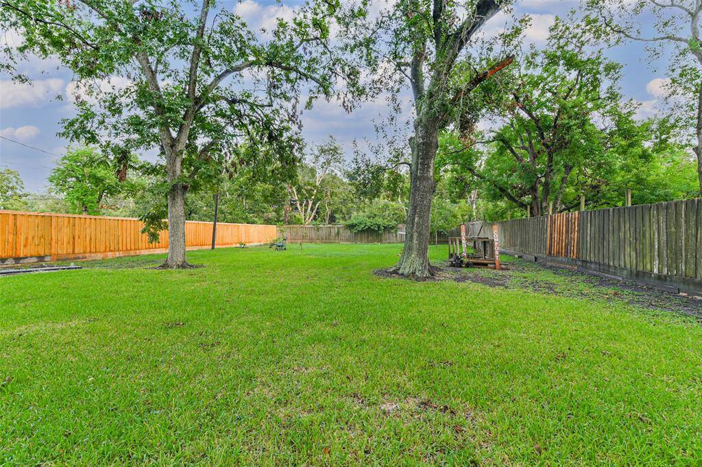 Full Privacy Fence in large back yard (over 200 linear feet recently replaced)