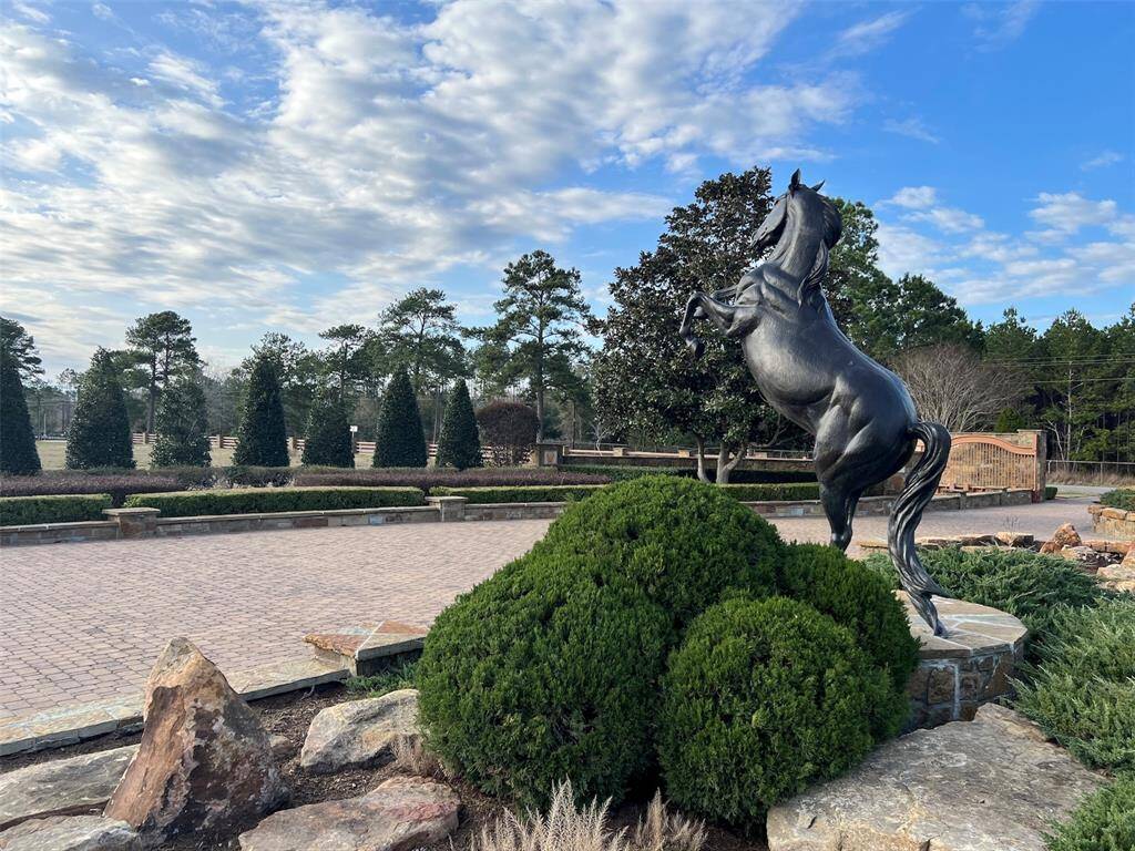 Stallion Lakes: Low tax rate, concrete streets, natural gas & fiber optic cable.