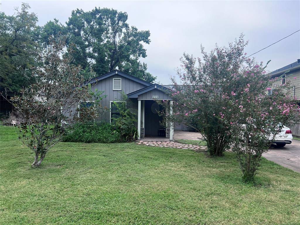 Charming 3 bedroom cottage is updated, fully furnished and has a great covered patio for relaxing and entertaining.