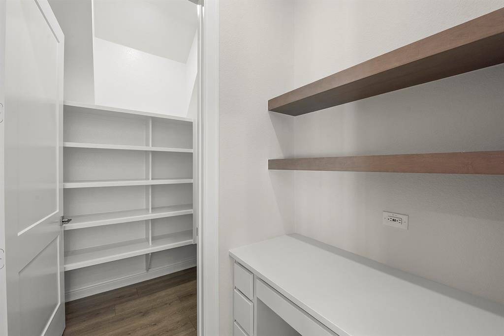 MER6-0004-4B_HuntleyIIIC_Pantry