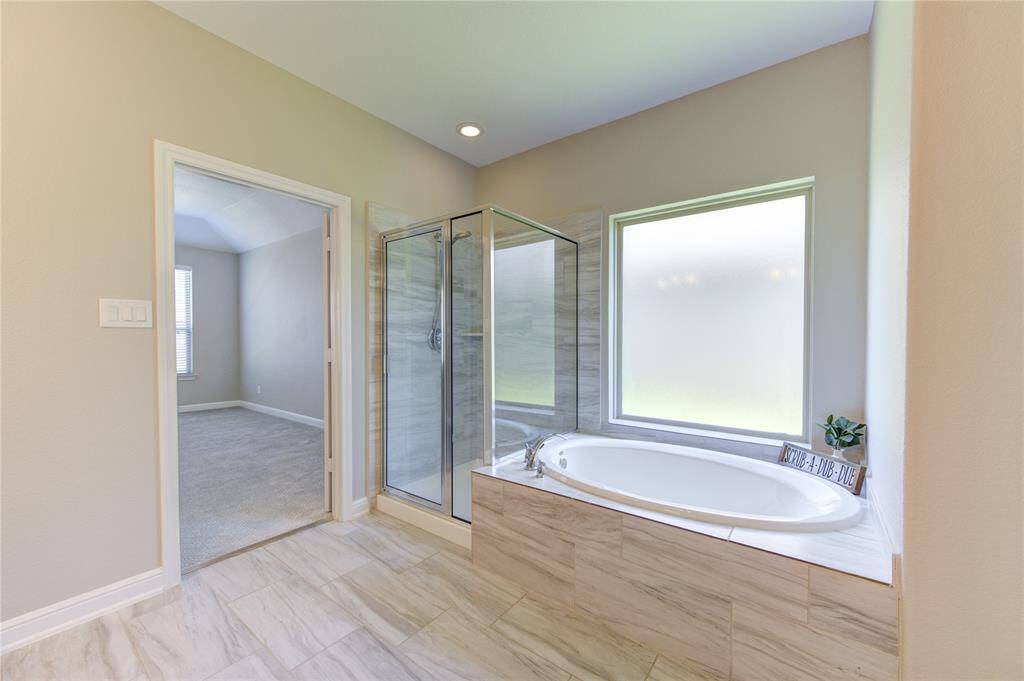 Primary bath - separate shower/tub