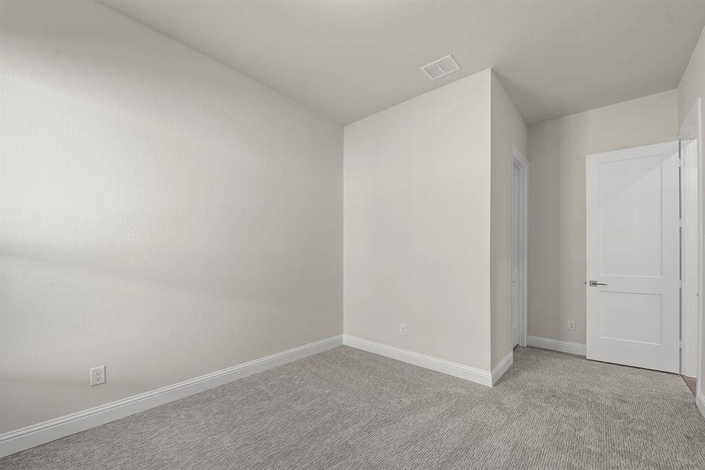 MER6-0004-4B_HuntleyIIIC_SecondaryBedroom3