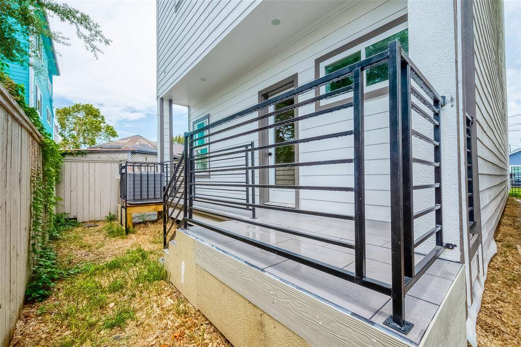 Privacy large balcony