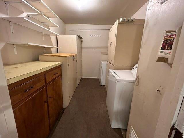 LAUNDRY ROOM   (TAN CABINETS ARE RESERVED)