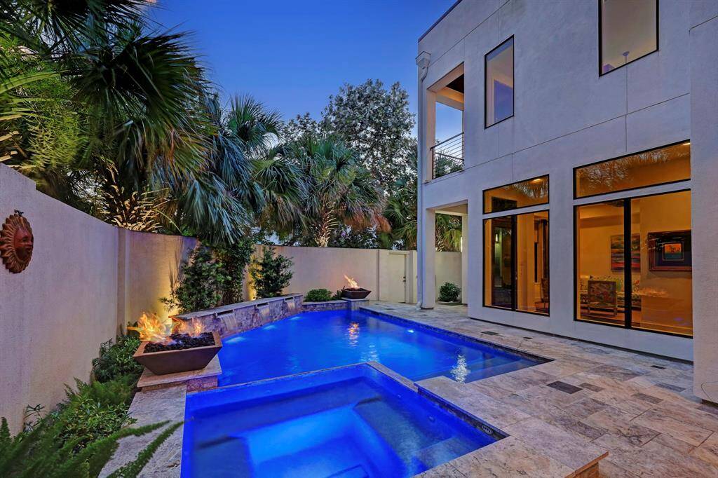 Heated pool/spa controlled from your mobile phone/tablet in additional to manual control by side door. Great sized and well planned with fountain feature and firepits. A true oasis!