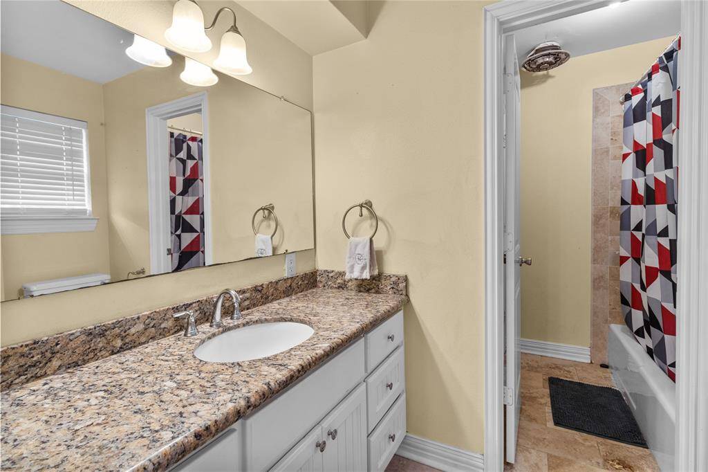 Large jack n Jill bathrooms