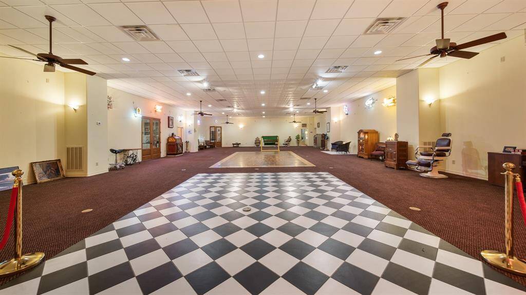 Lots of space in this 74x40 area that was a collectors showcase museum and can be repurposed or built out to ones desires.