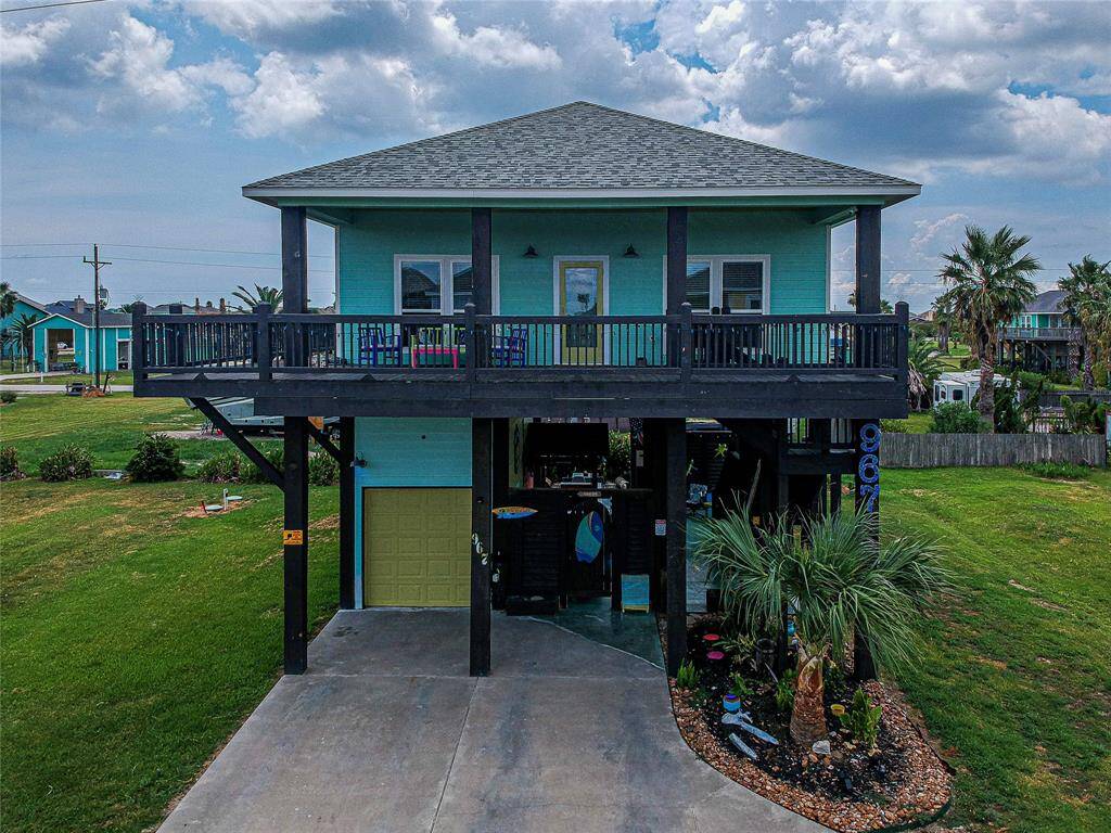Amazing views on this two-sided wrap! Extra adjacent lot included!