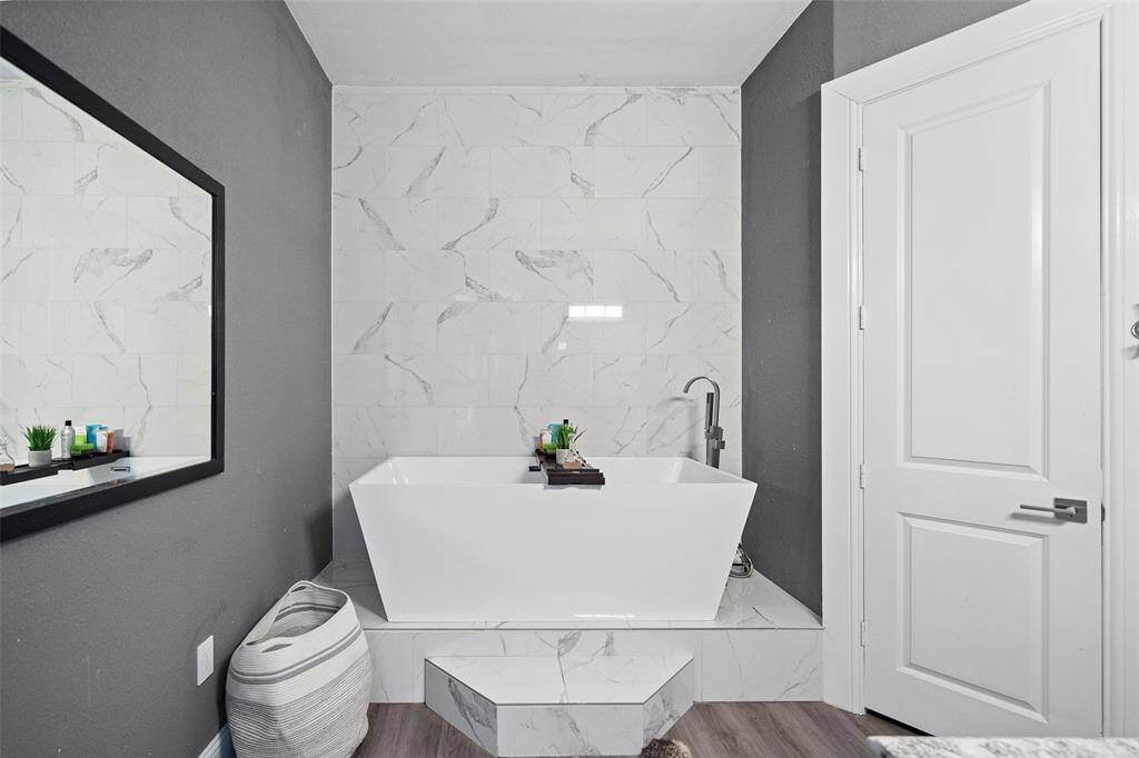 Large soaking tub, perfect for relaxing after a long day of flying!
