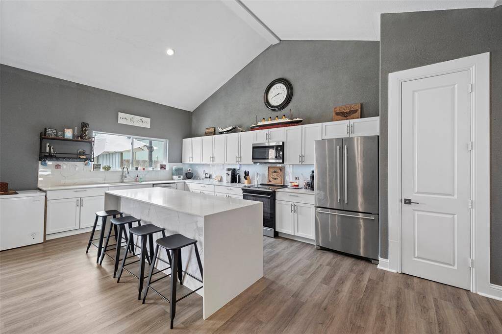 Lots of room for family time and to entertain.