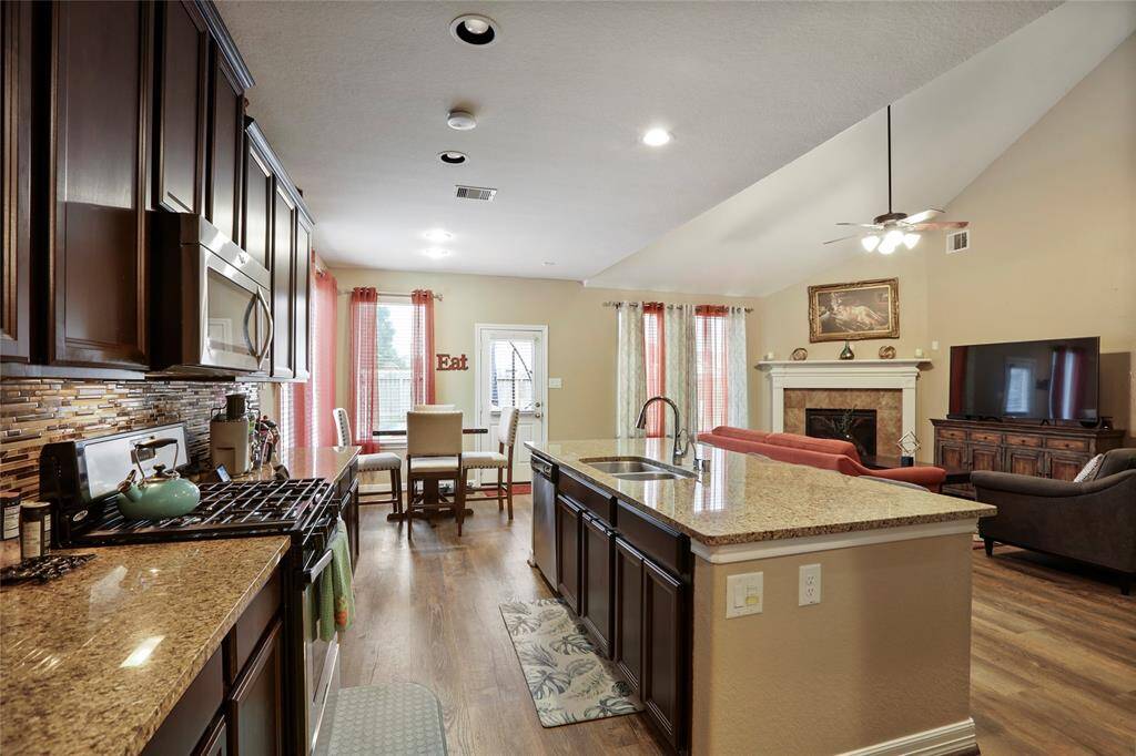 Open floor concept perfect for entertaining and family holidays!