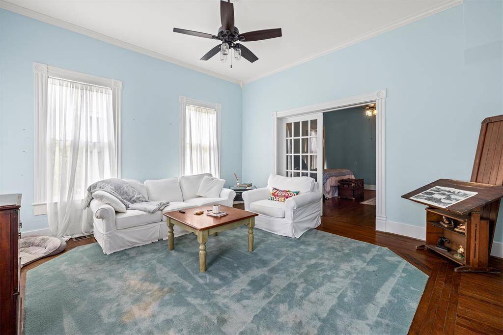 sitting room for primary bedroom