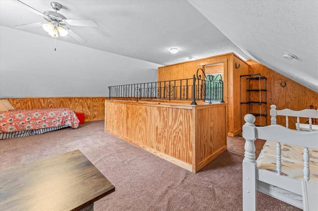 Area for clothes, shoes or extras.