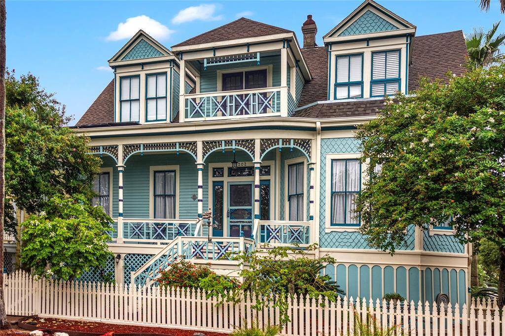 Welcome home to this amazing home with style!